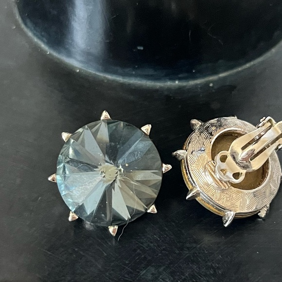 Vintage Sapphire Blue Earrings Clip On Glass Crystal Silver Stud Blue Cut Glass - Picture 6 of 9